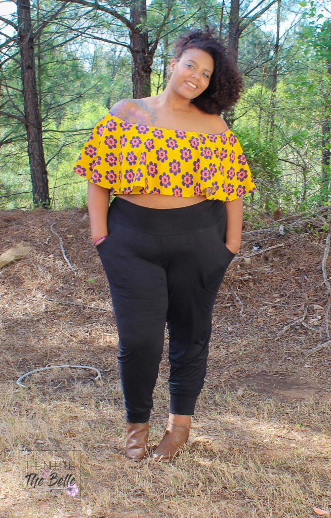 Guys. I'm a curvy girl rocking a crop top and it won't stop! The Be The Leader top from Ellie & Mac is such a must-have for every girls wardrobe!!!