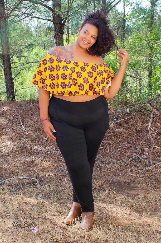 Guys. I'm a curvy girl rocking a crop top and it won't stop! The Be The Leader top from Ellie & Mac is such a must-have for every girls wardrobe!!!